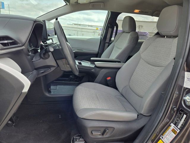 Used 2025 Toyota Sienna LE image 21