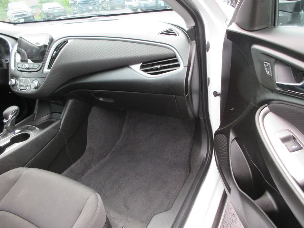 Used 2023 Chevrolet Malibu LS FWD image 16