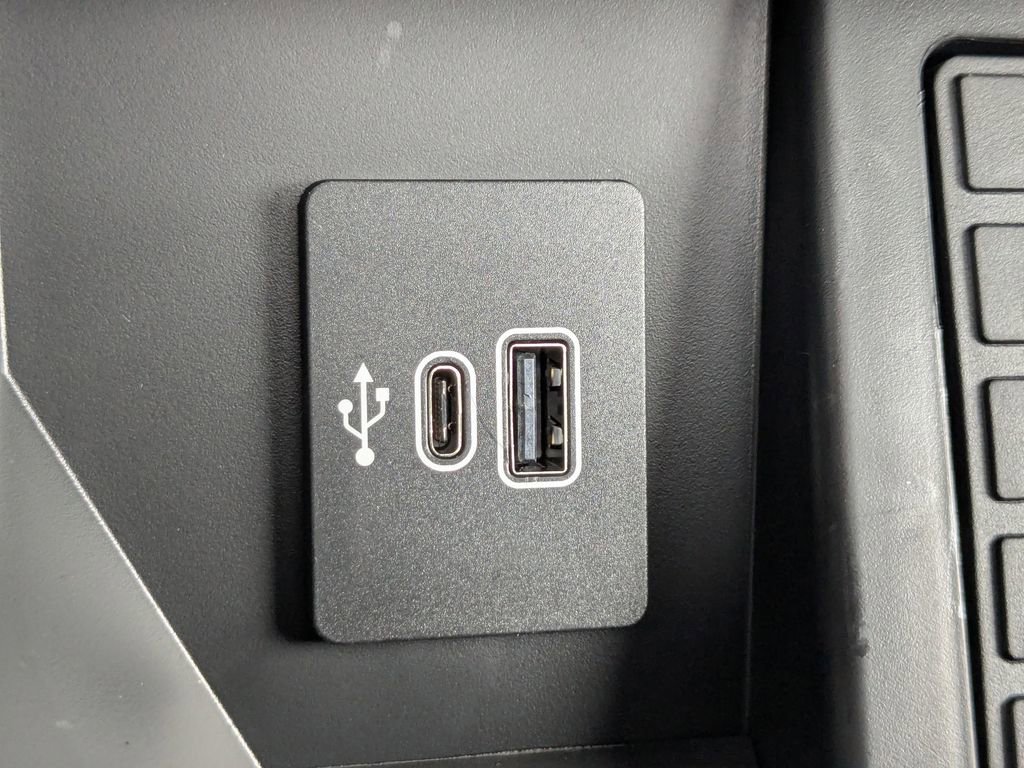 New 2025 Ford F150 Lariat w/ Equipment Group 502A High image 36