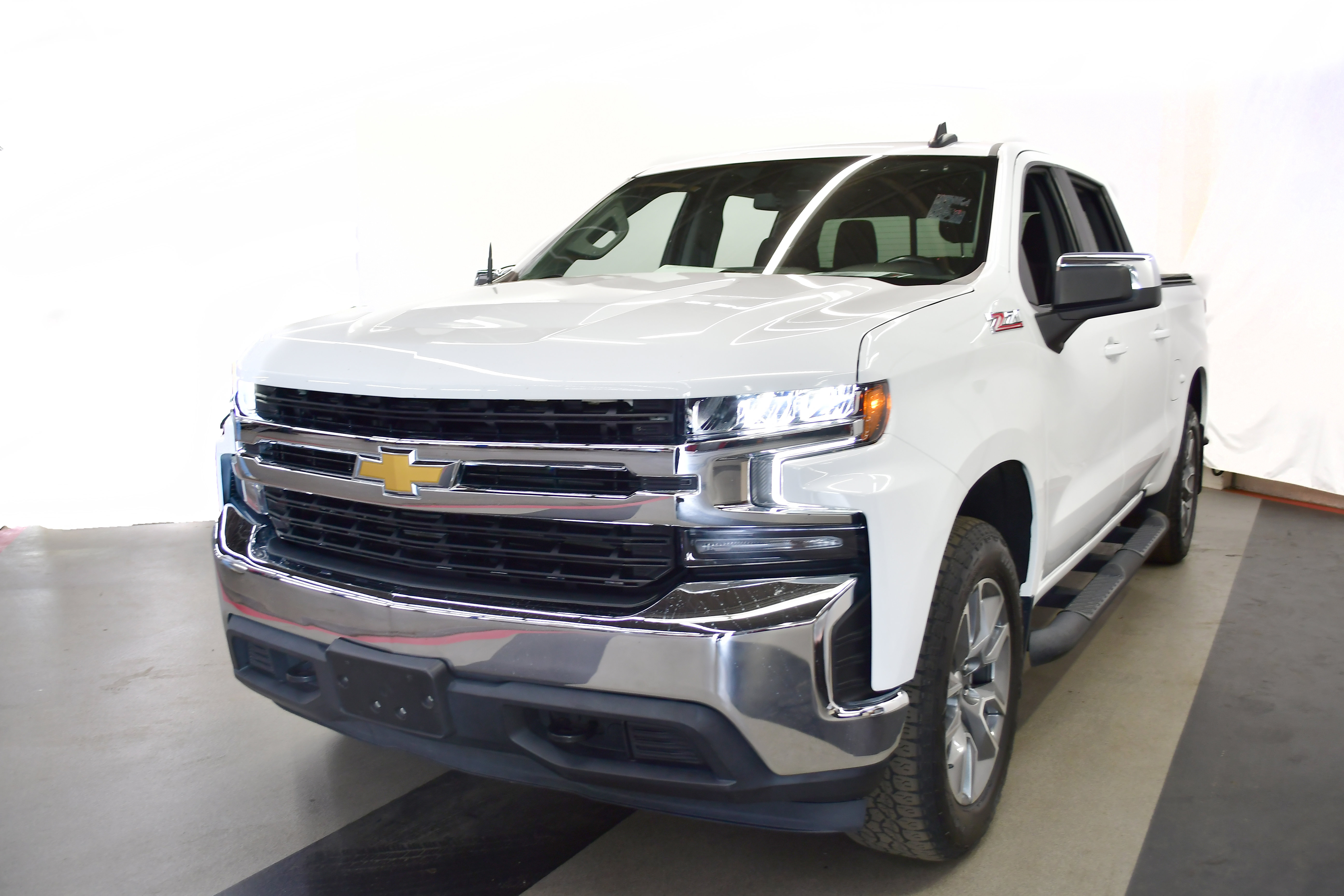 Used 2022 Chevrolet Silverado 1500 LT AWD/4WD image 4