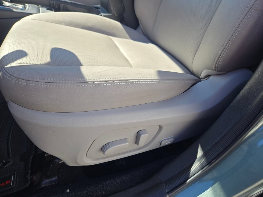 Used 2016 Subaru Forester 2.5i Touring w/ Eyesight & Navigation System AWD/4WD image 19