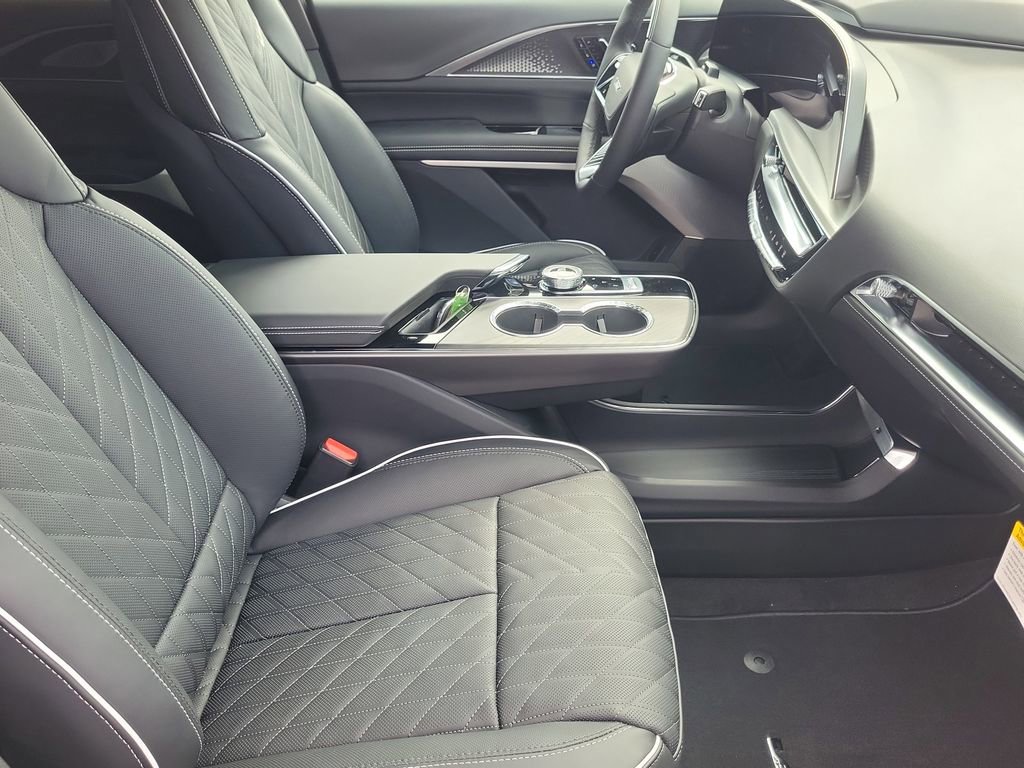 New 2026 Cadillac Lyriq V AWD/4WD image 9