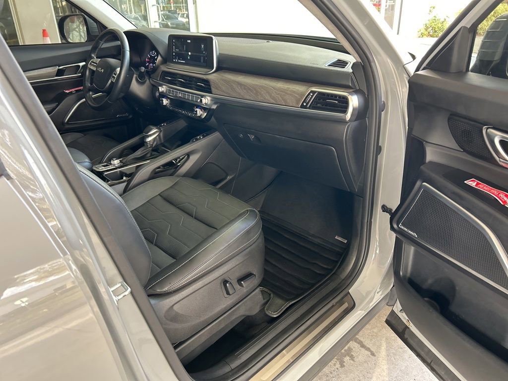 Used 2022 Kia Telluride SX w/ SX Prestige Package image 23