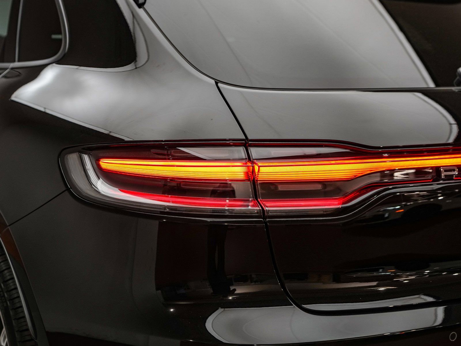 Certified 2025 Porsche Macan image 8