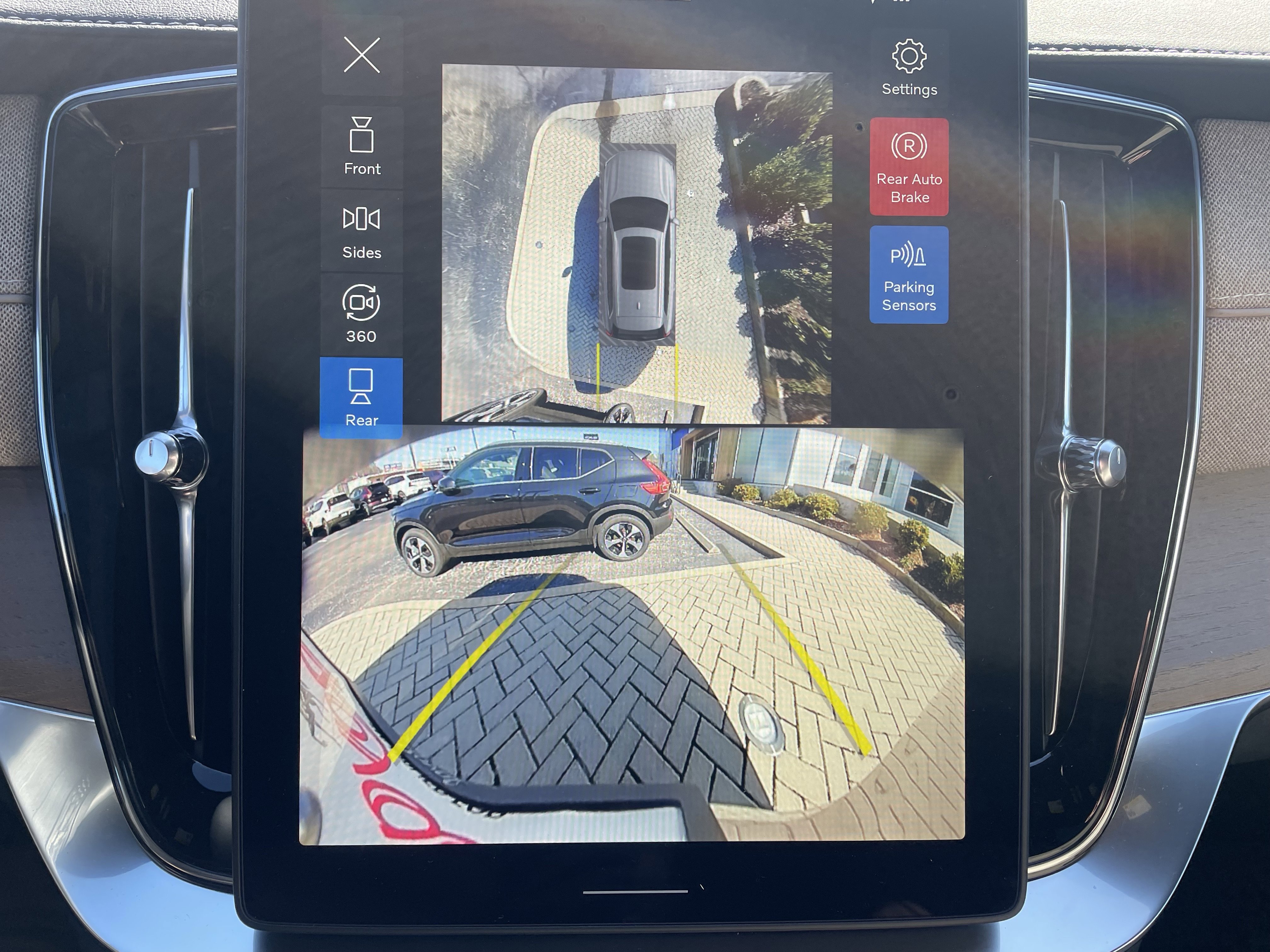 New 2026 Volvo XC90 B5 Plus w/ Protection Package Premier image 20