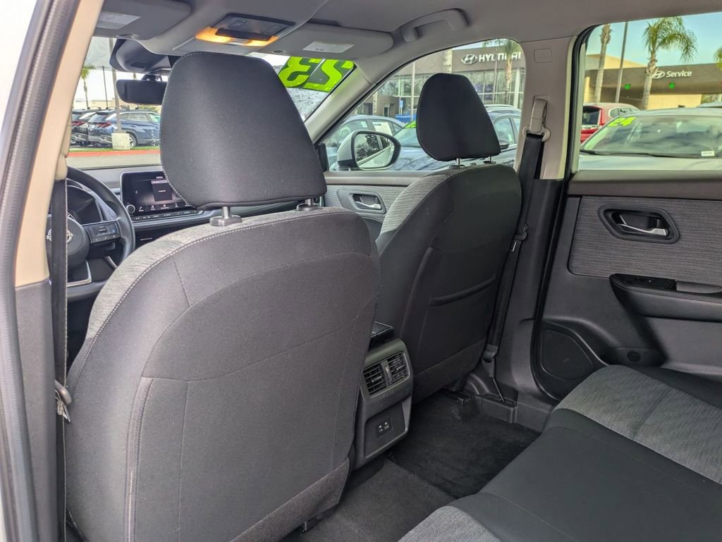 Used 2023 Nissan Rogue SV FWD image 26