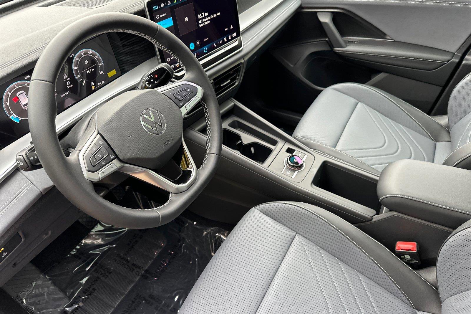 New 2026 Volkswagen Tiguan SE image 9