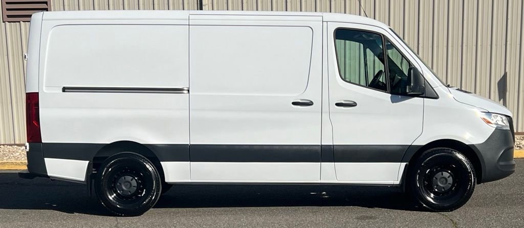 Used 2025 Mercedes-Benz Sprinter 2500 image 4