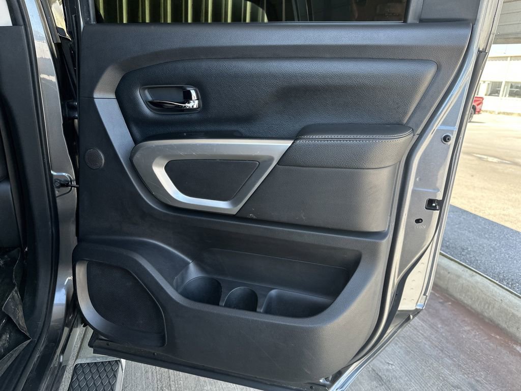 Used 2017 Nissan Titan SL image 33