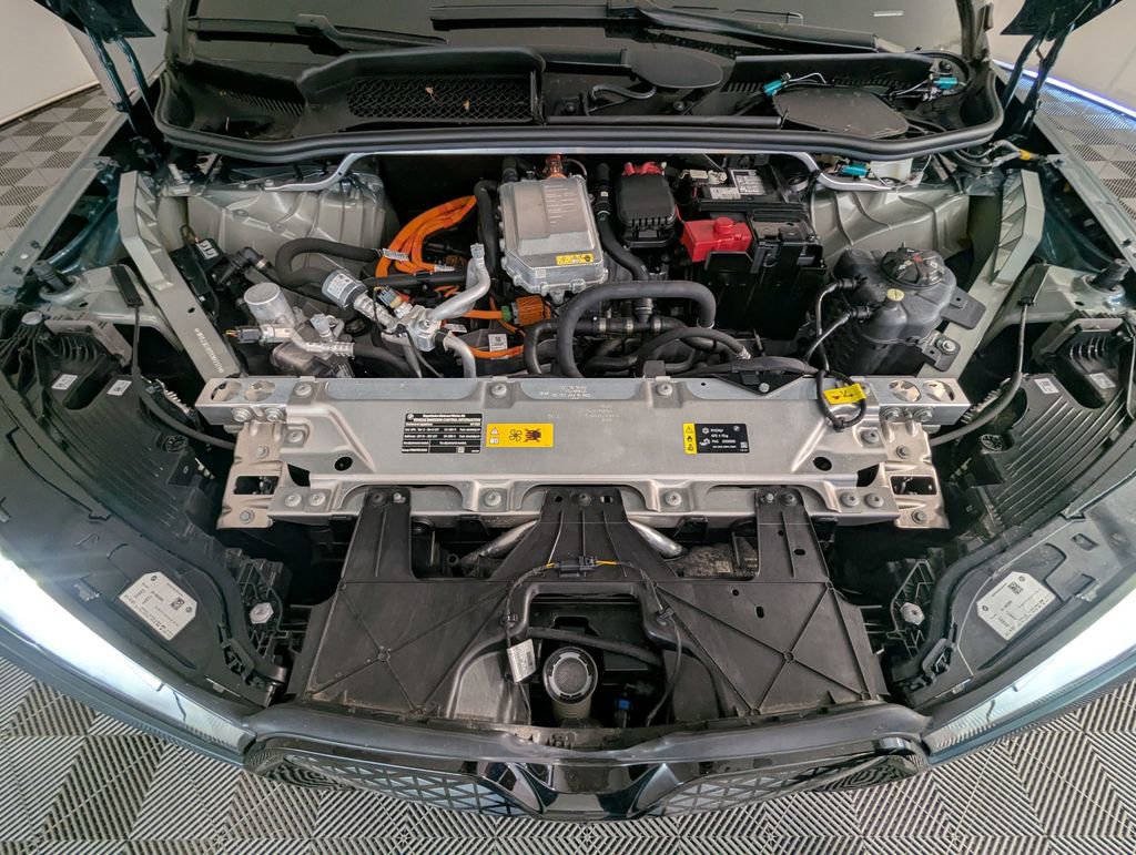 Used 2023 BMW iX xDrive50 w/ Convenience Package image 27