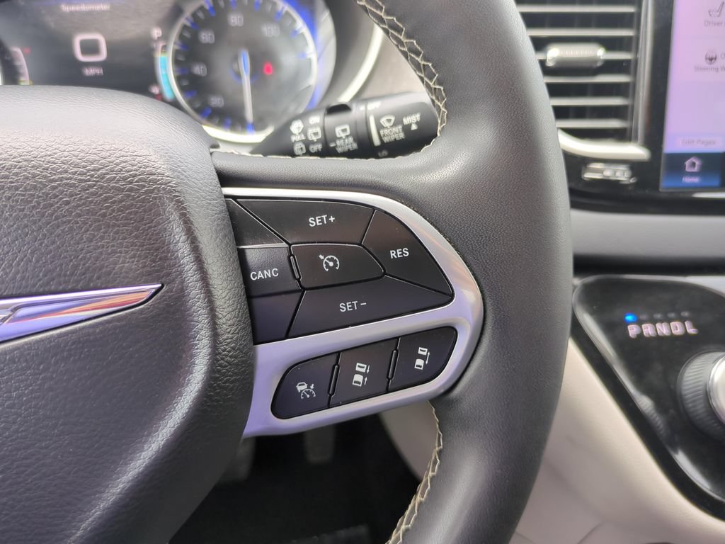 Used 2023 Chrysler Pacifica Touring-L FWD image 20