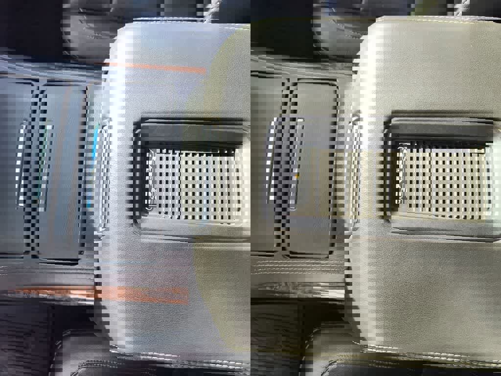 Used 2019 Chevrolet Suburban Premier image 21