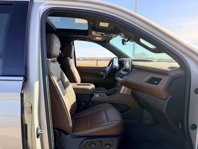 Used 2023 Chevrolet Suburban High Country image 10