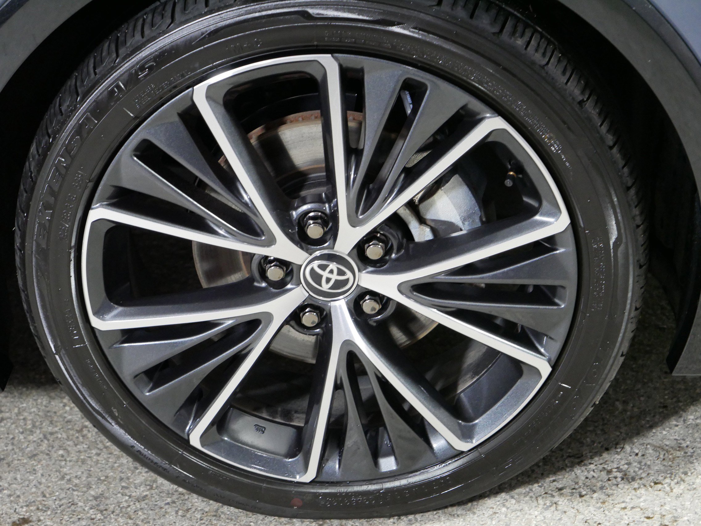 Used 2025 Toyota Prius XLE AWD/4WD image 15