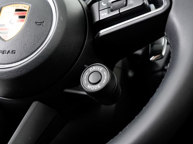 Certified 2026 Porsche Macan AWD/4WD image 14