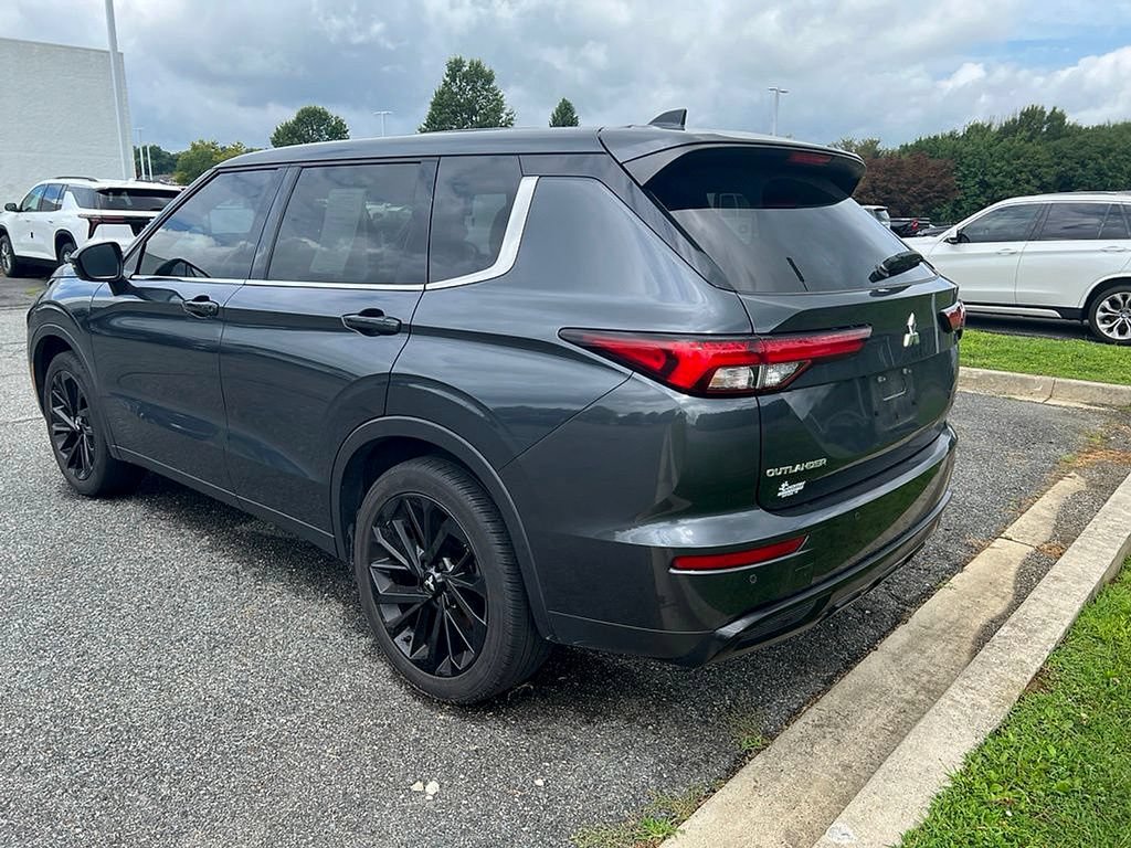 Used 2024 Mitsubishi Outlander SE Black Edition AWD/4WD image 6