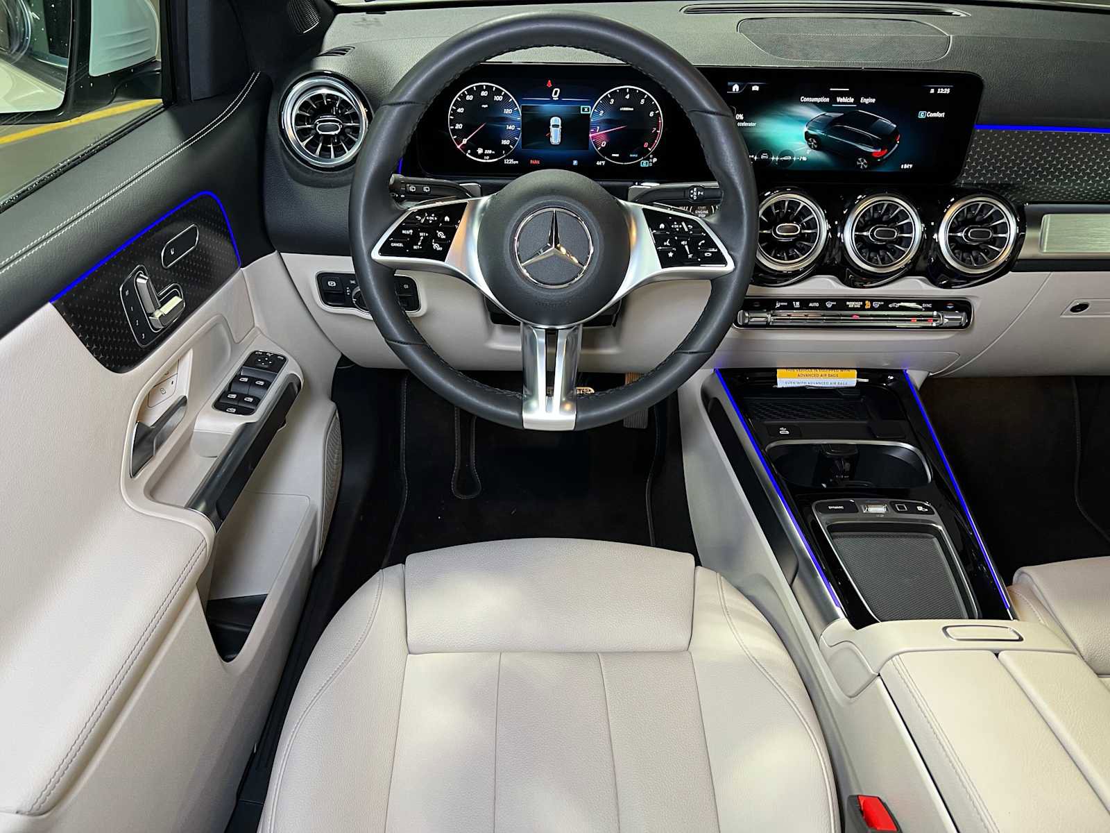 Used 2025 Mercedes-Benz GLB 250 GLB 250 image 40