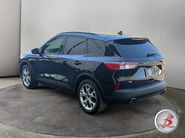 Used 2021 Ford Escape SE w/ SE Sport Appearance Package image 3