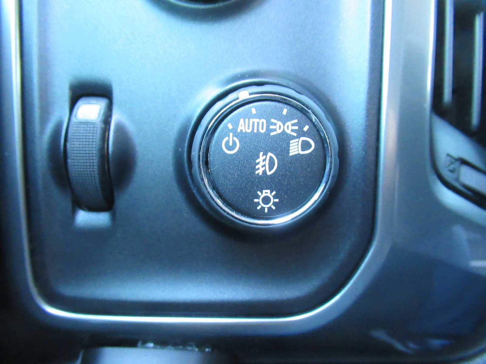 Used 2016 Chevrolet Silverado 1500 LTZ Z71 w/ LTZ Plus Package image 35