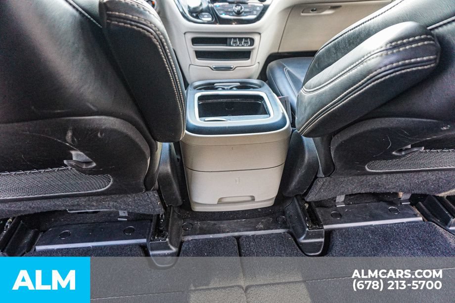 Used 2023 Chrysler Pacifica Touring-L FWD image 32