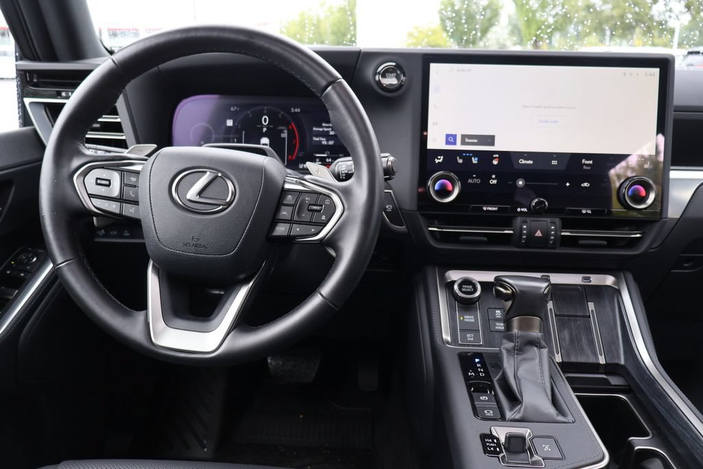 Used 2025 Lexus GX 550 w/ Accessory Package (2T) AWD/4WD image 22