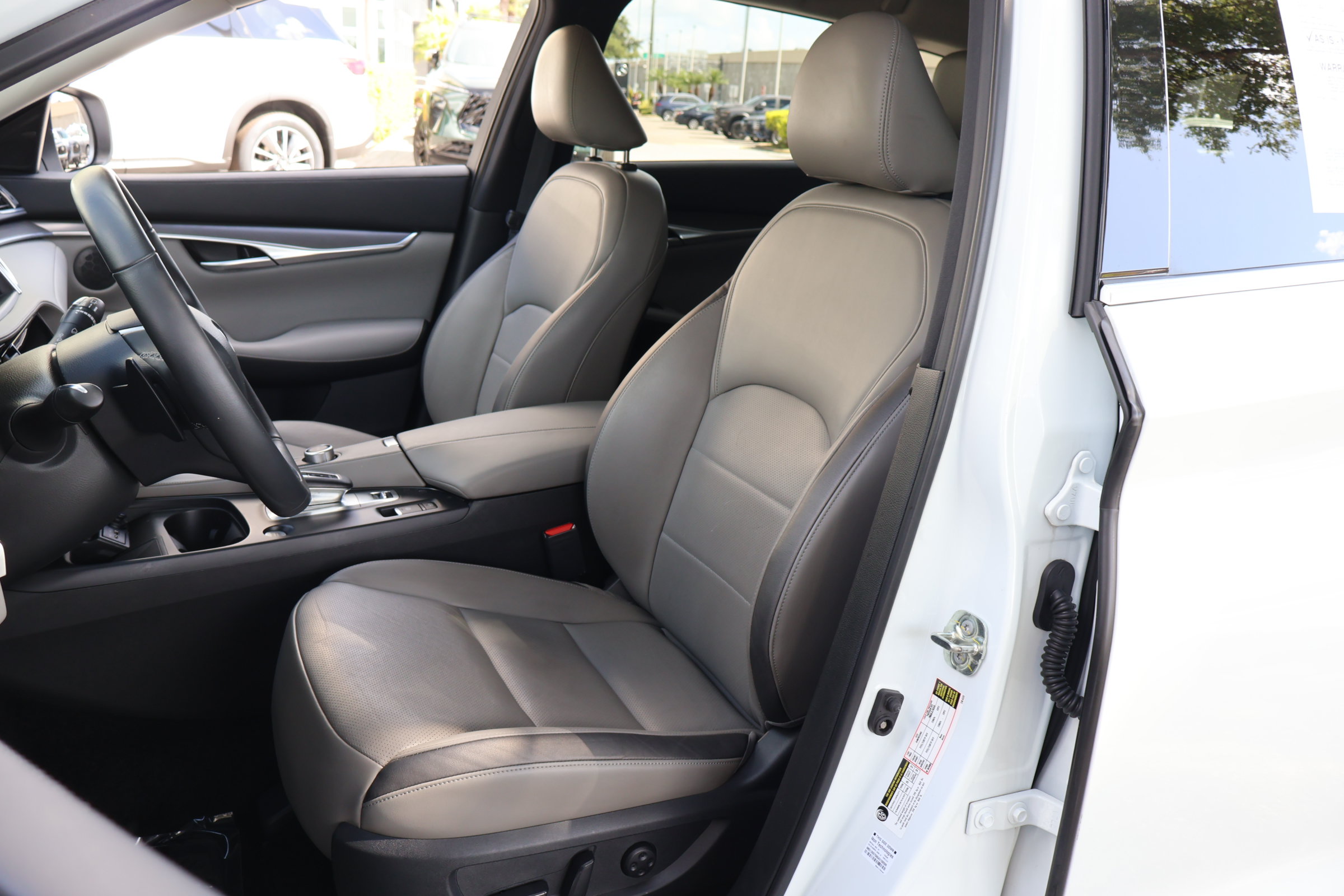 Certified 2023 INFINITI QX50 Luxe FWD image 2