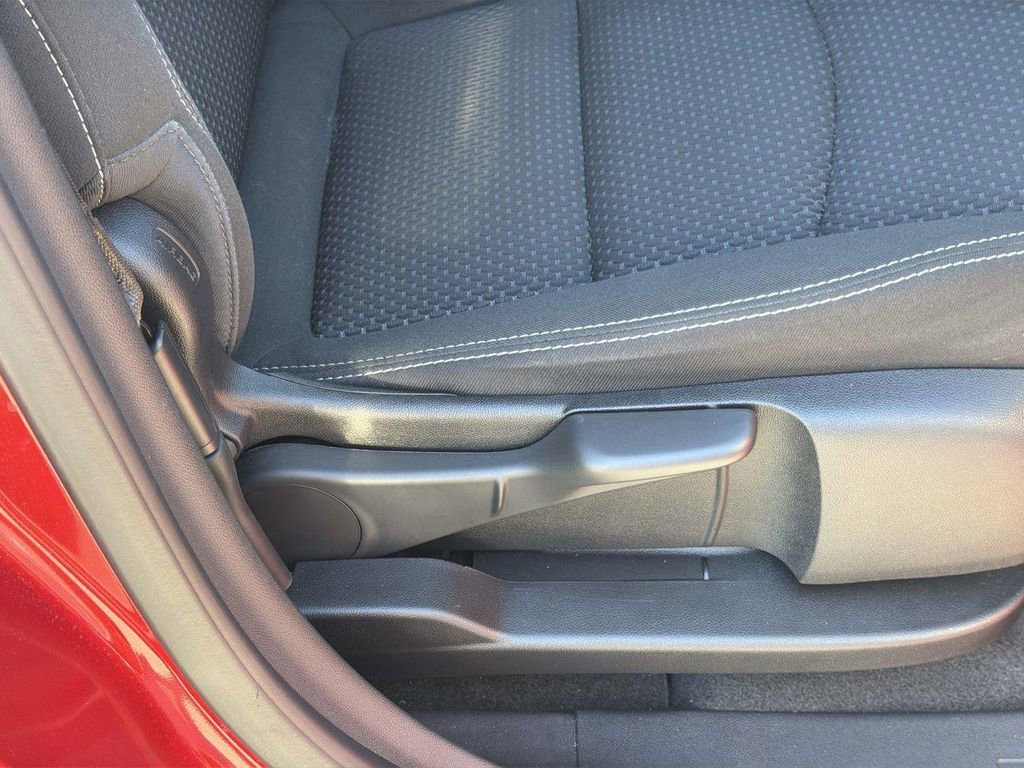 Used 2023 GMC Terrain SLE w/ Elevation Edition image 30