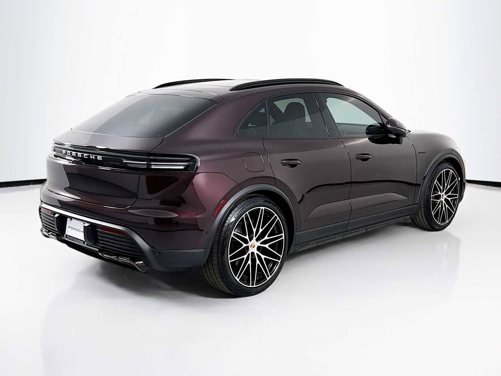 Used 2025 Porsche Macan Electric image 9
