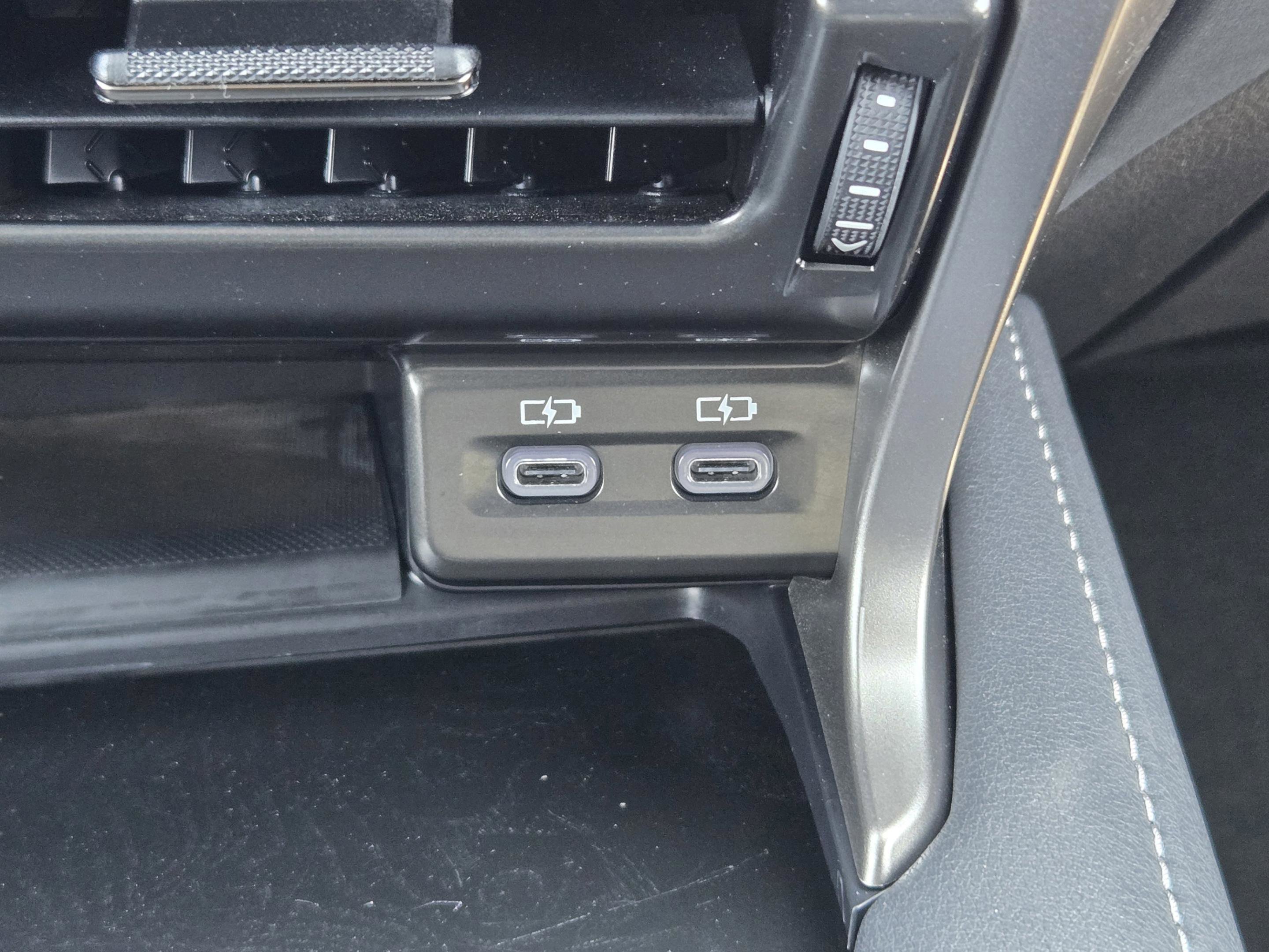 Used 2025 Lexus RX 350 Premium w/ Accessory Package (Z1) FWD image 19