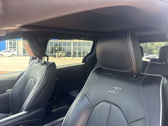 Used 2025 Chrysler Pacifica Limited FWD image 11