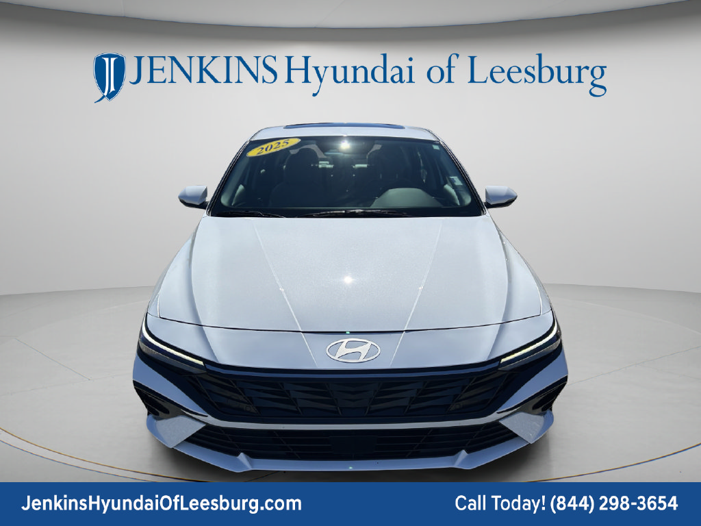 Certified 2025 Hyundai Elantra Limited FWD image 12