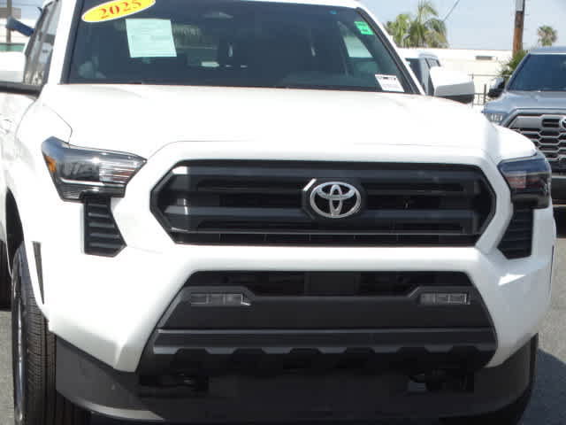Used 2025 Toyota Tacoma SR5 AWD/4WD image 4