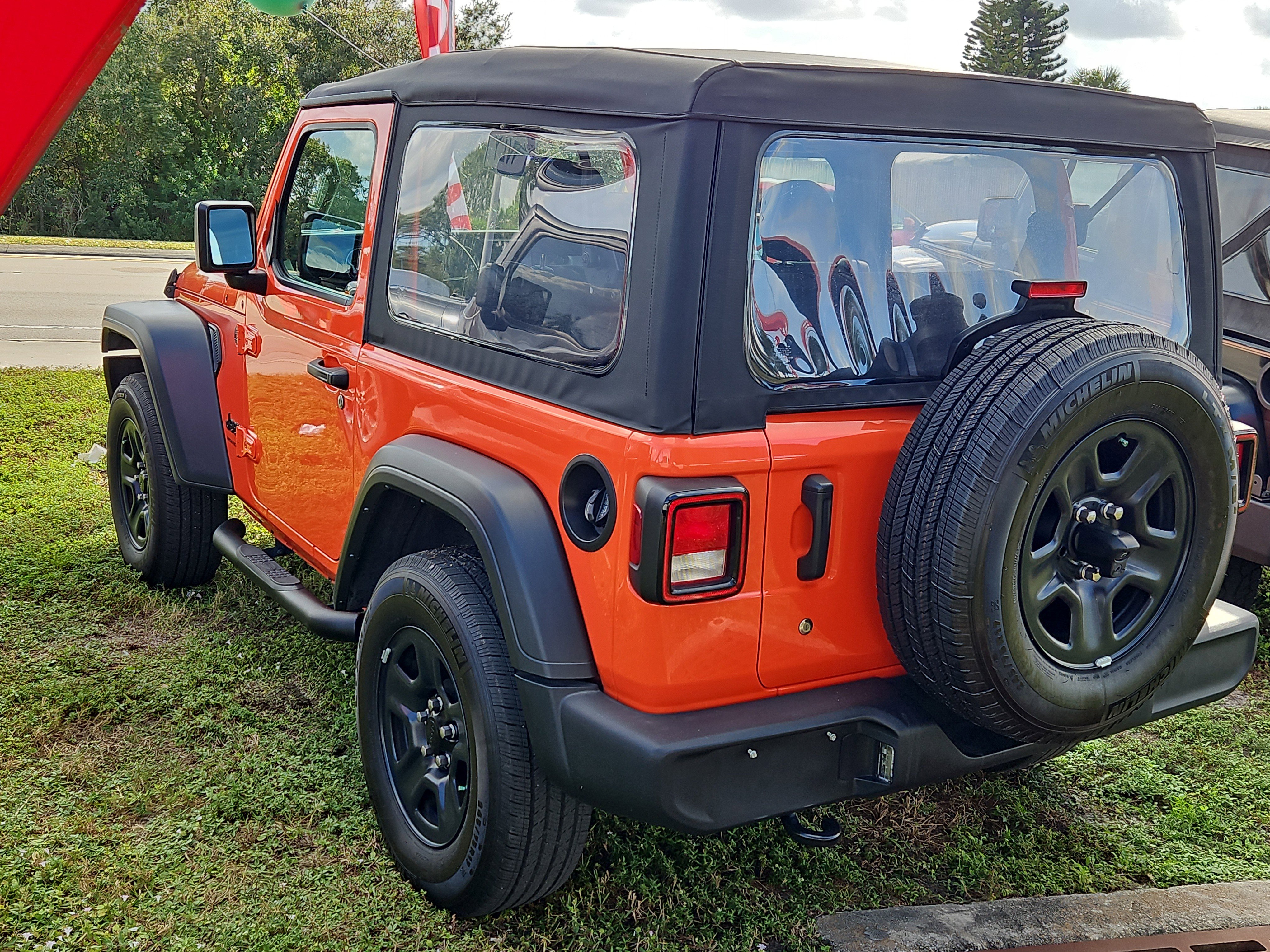 Used 2023 Jeep Wrangler Sport AWD/4WD image 3