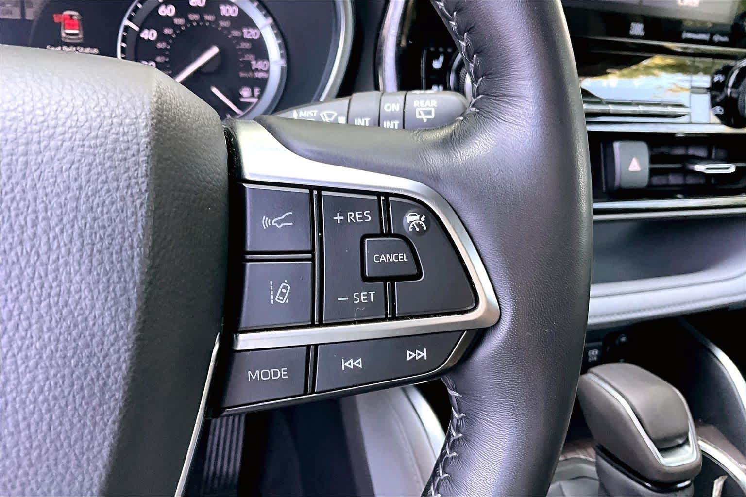 Certified 2020 Toyota Highlander Limited AWD/4WD image 24