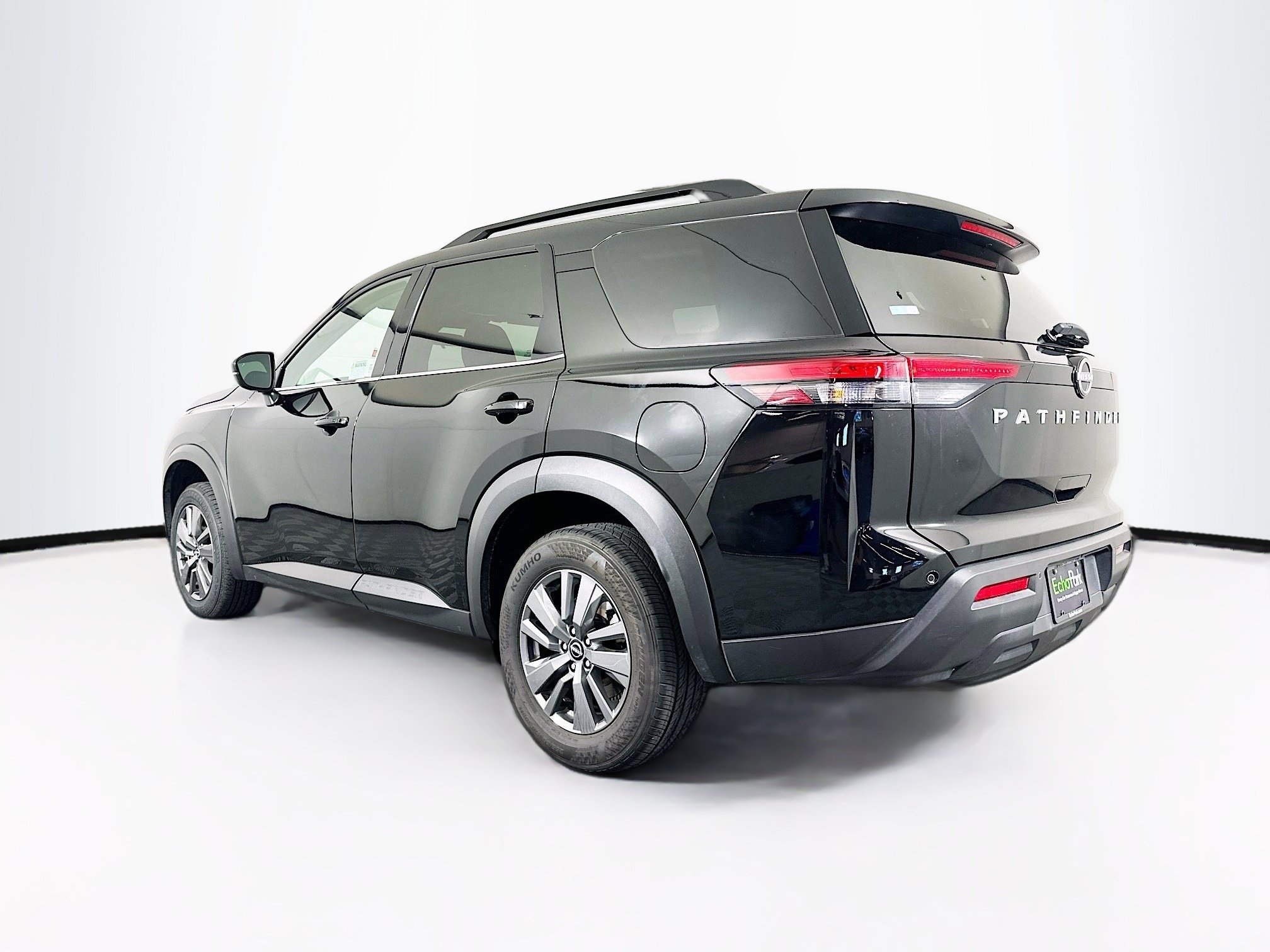 Used 2025 Nissan Pathfinder SV FWD image 5