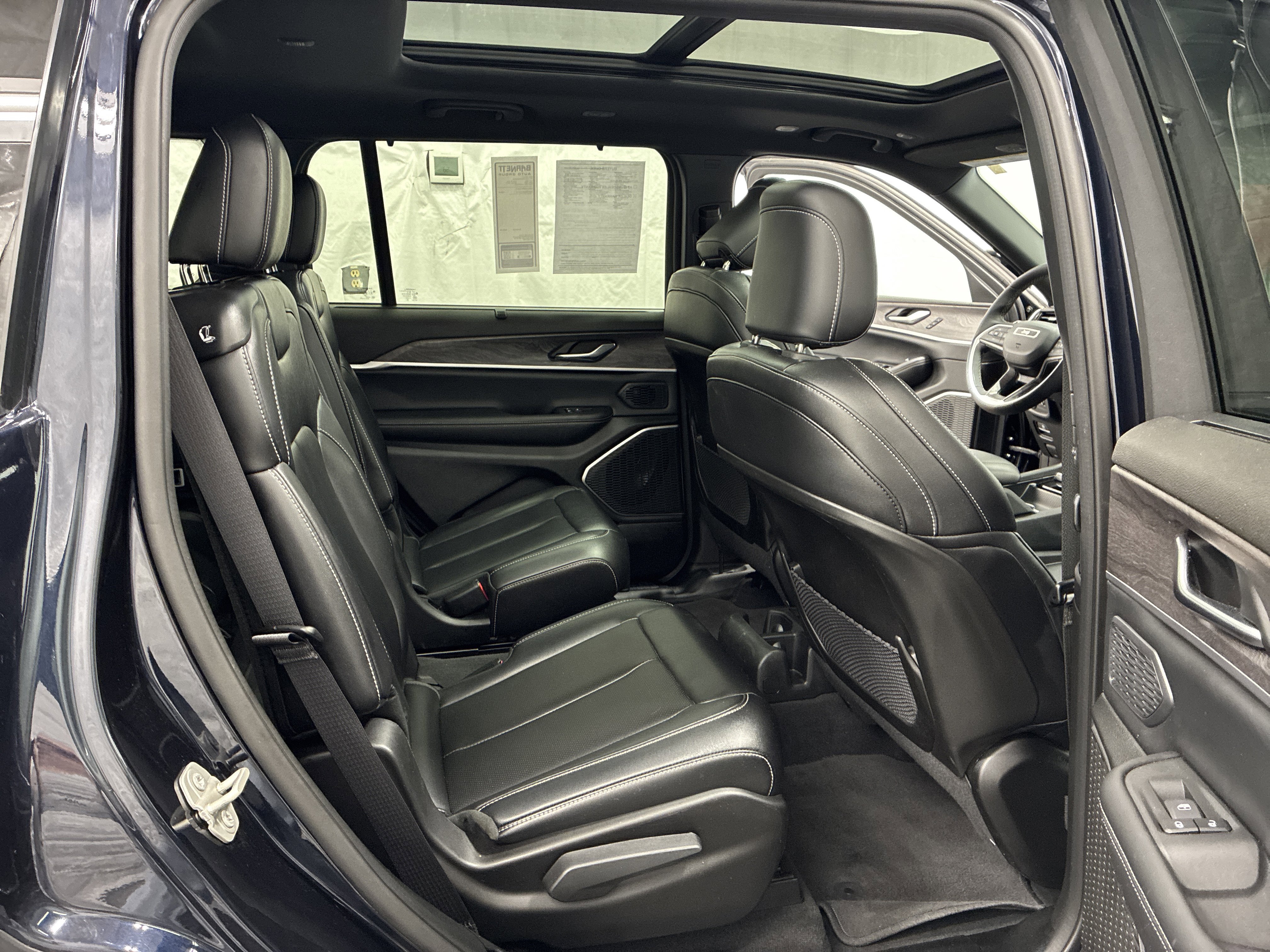 Certified 2024 Jeep Grand Cherokee L Limited w/ Luxury Tech Group II AWD/4WD image 11