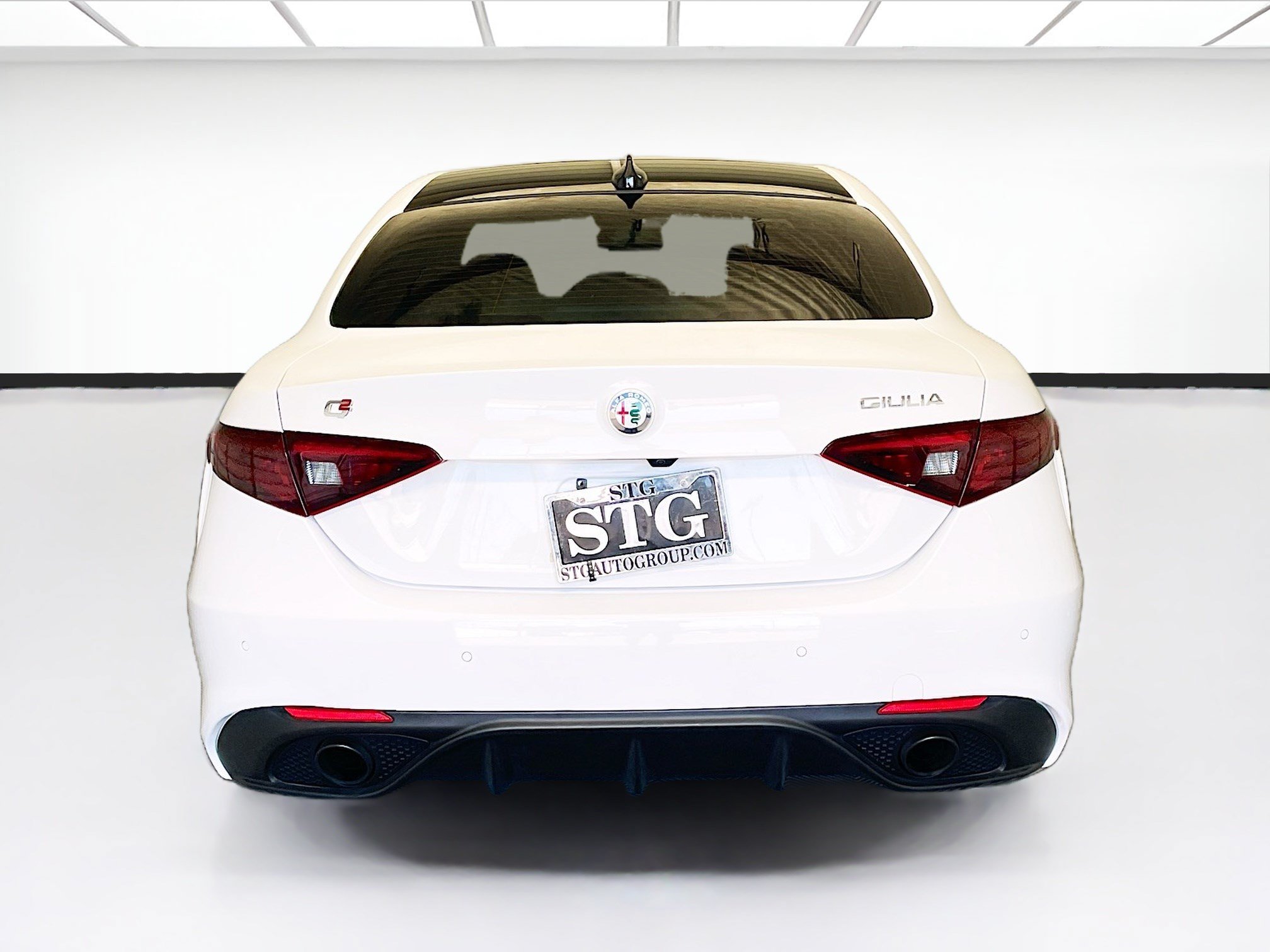 Used 2023 Alfa Romeo Giulia Veloce RWD image 5