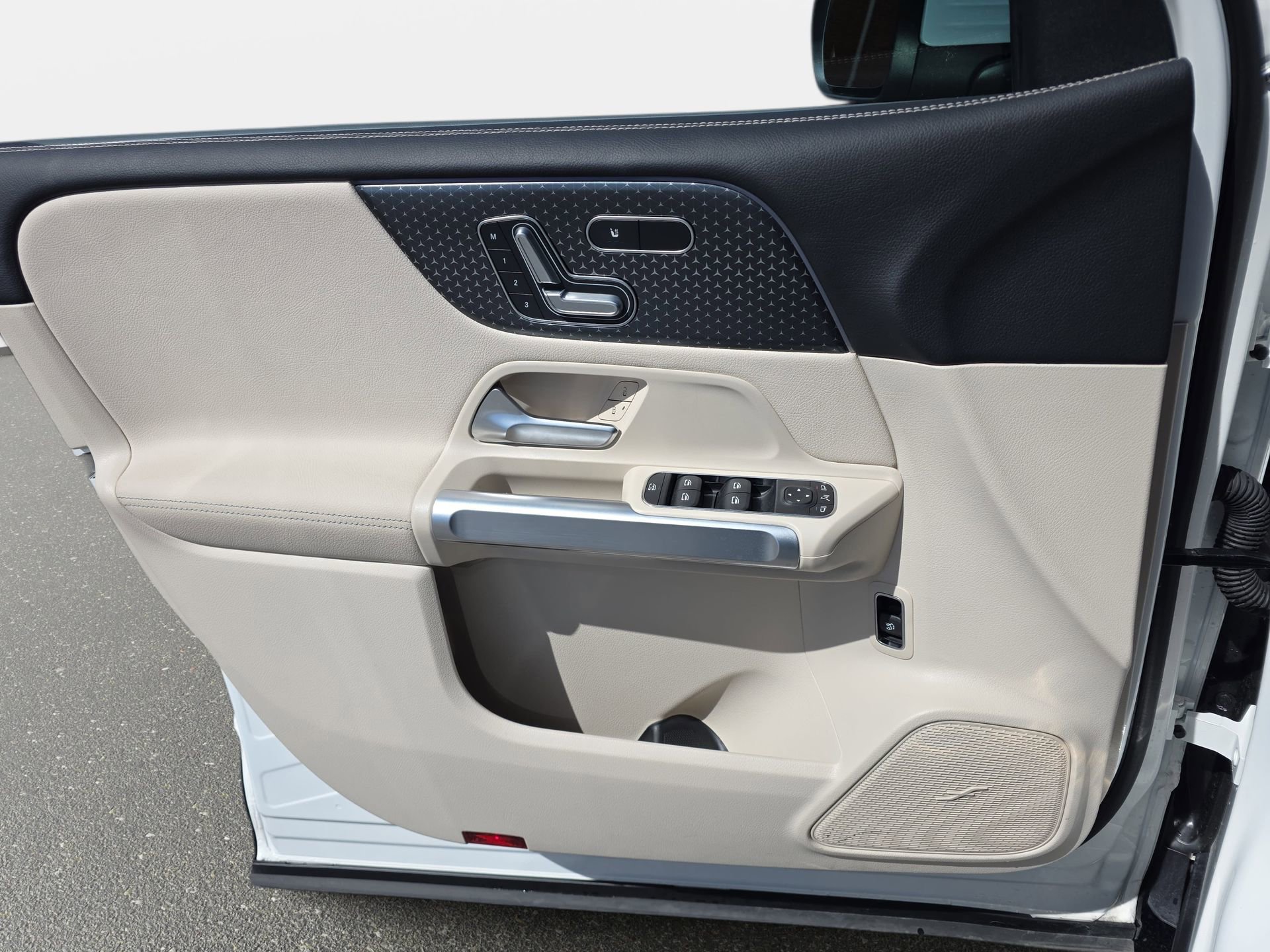 Certified 2025 Mercedes-Benz GLB 250 image 26