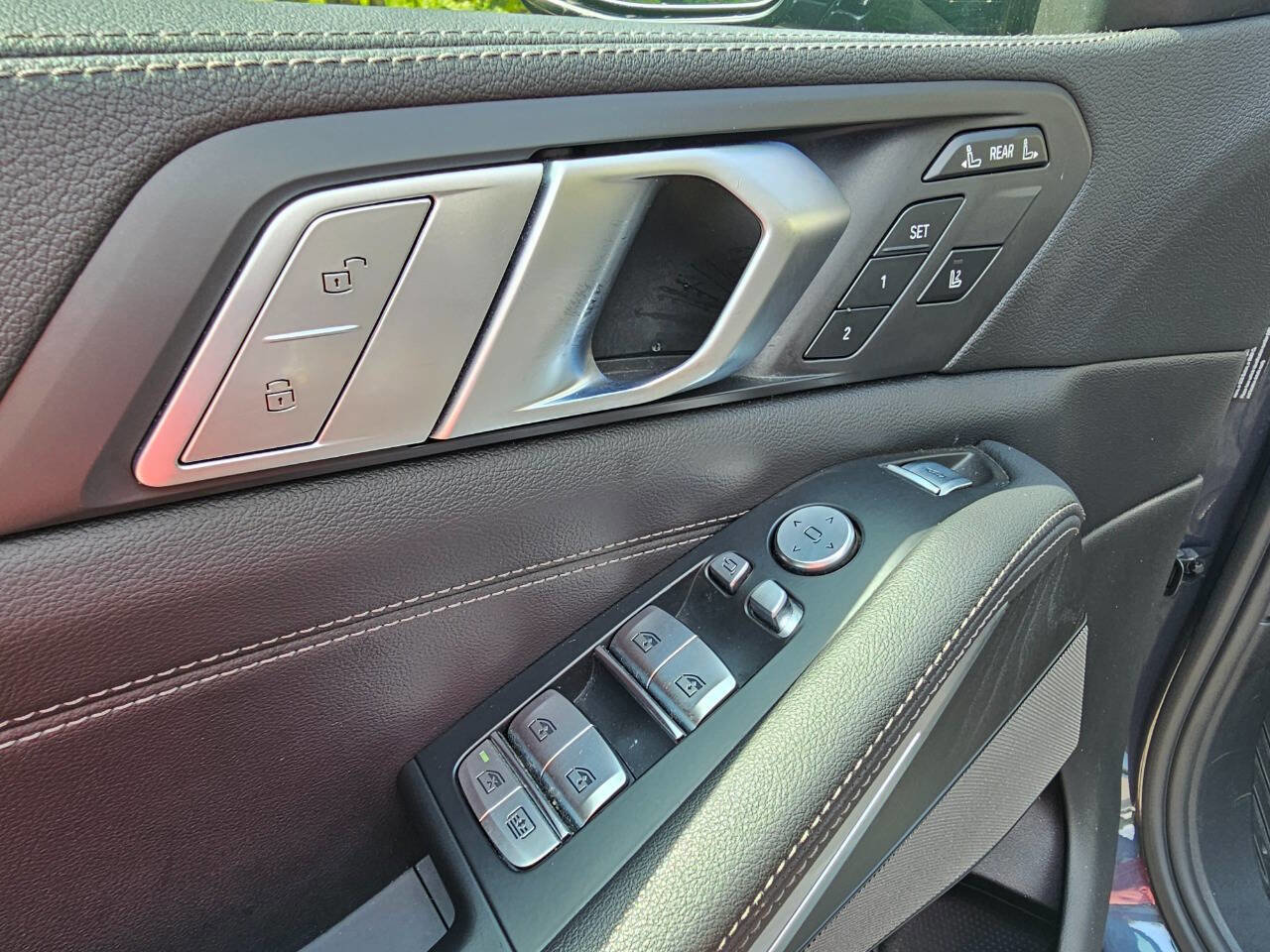 Used 2021 BMW X7 xDrive40i w/ Premium Package image 13