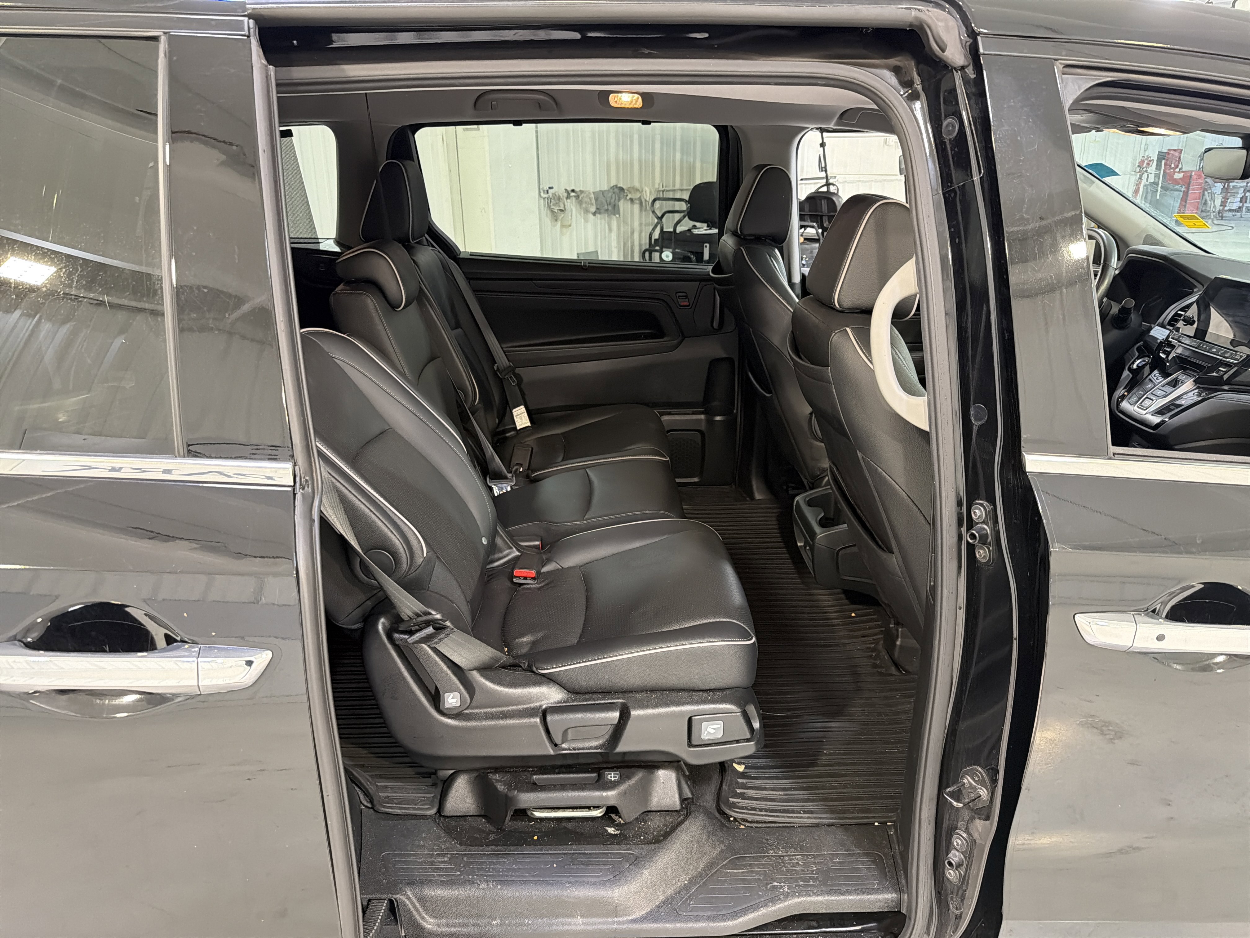 Used 2023 Honda Odyssey Elite image 14