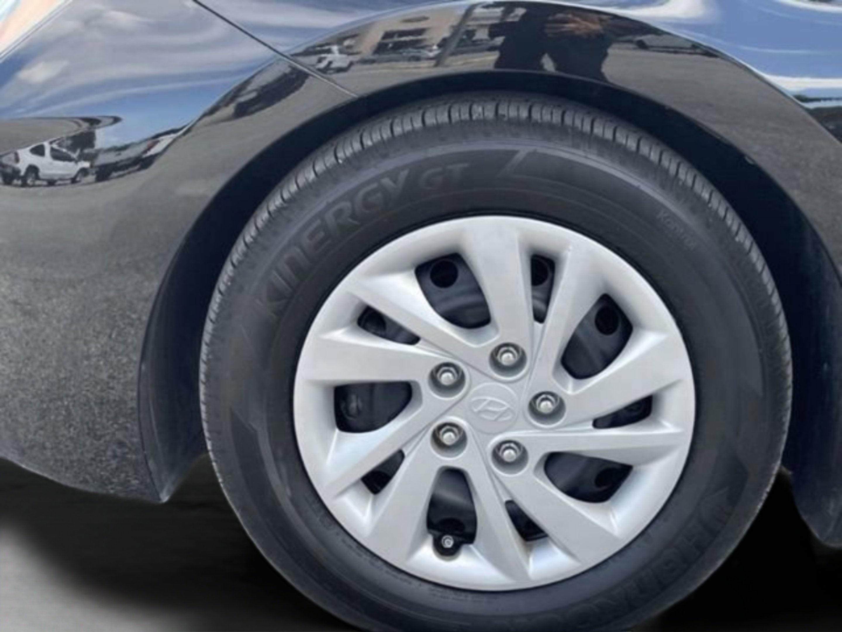 Used 2020 Hyundai Elantra SE FWD image 32