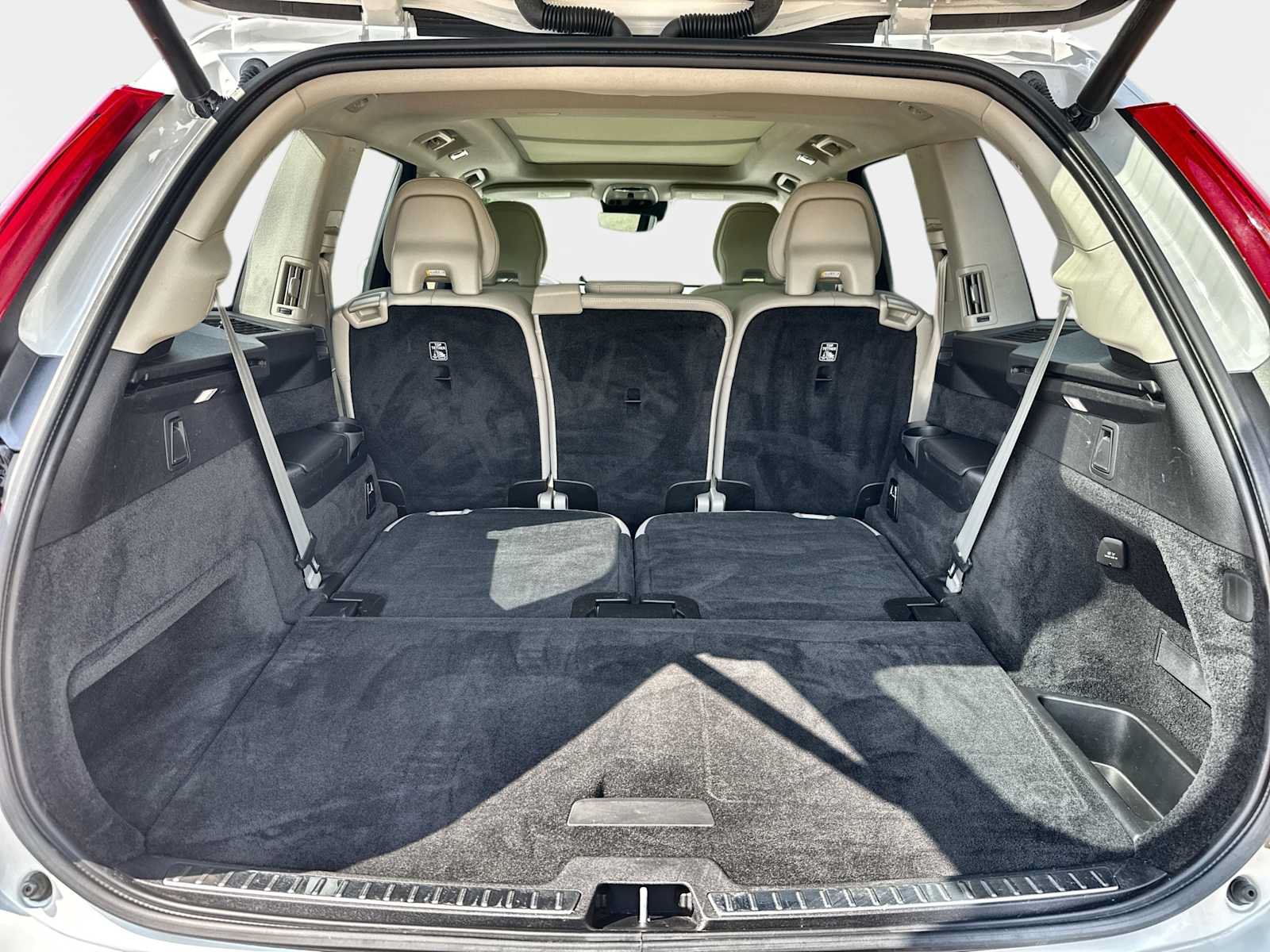 Used 2022 Volvo XC90 T5 Momentum w/ Climate Package FWD image 18