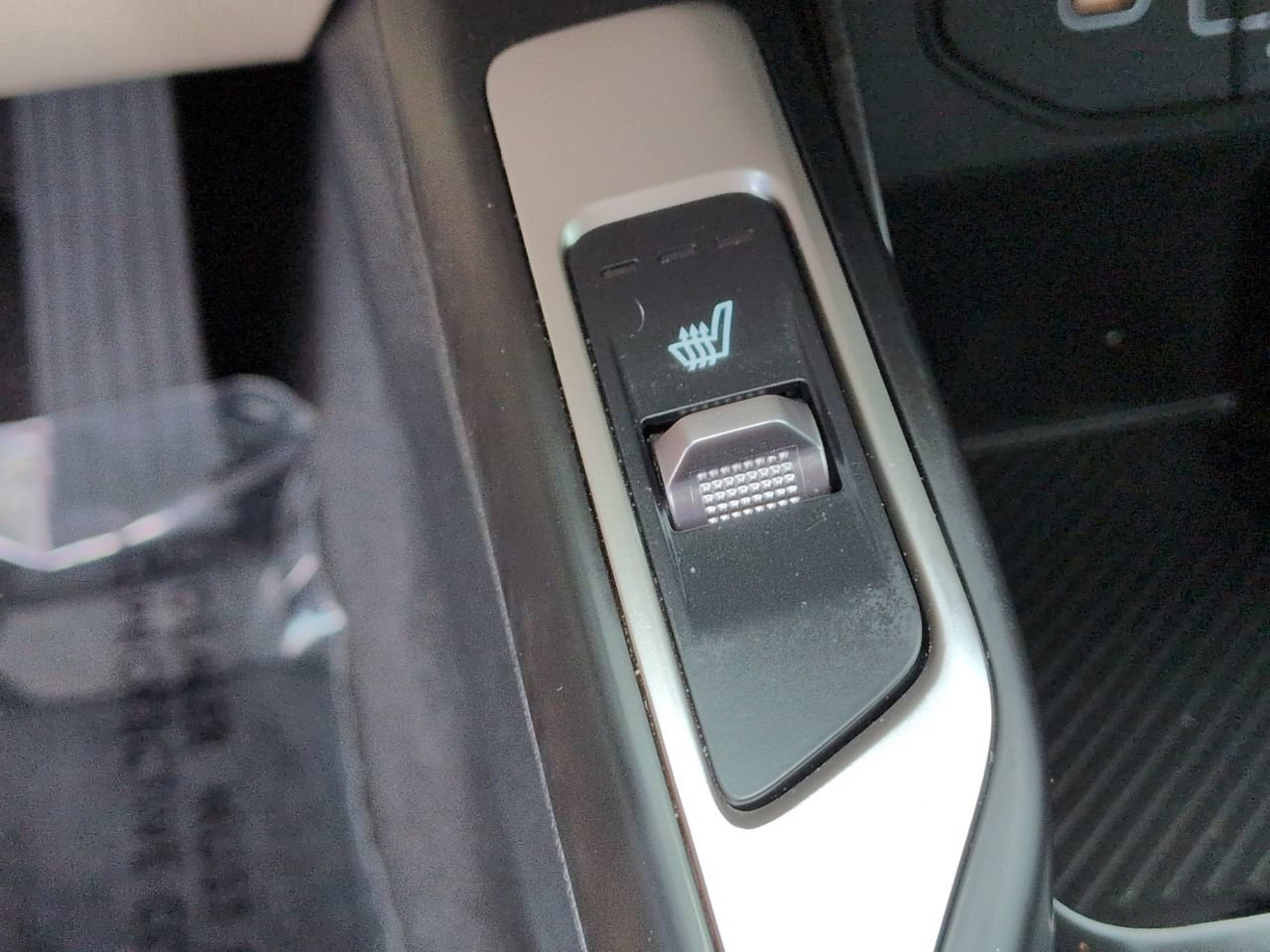 Certified 2025 Kia Sorento S w/ Panoramic Sunroof Package FWD image 30