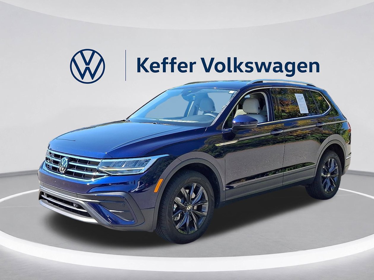 Certified 2024 Volkswagen Tiguan SE FWD image 3