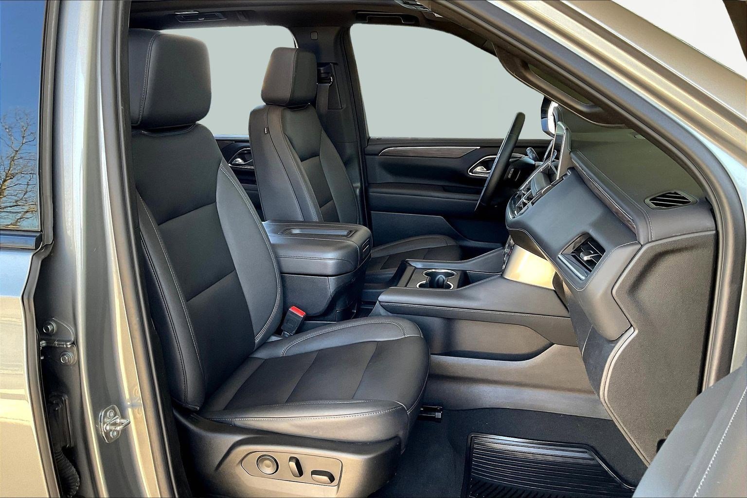 Used 2023 Chevrolet Suburban Z71 w/ Luxury Package image 30