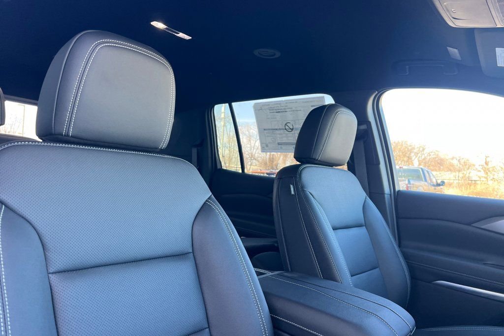 New 2026 Chevrolet Traverse LT w/ Enhanced Driving Package image 15