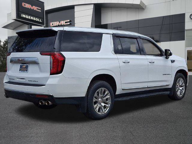 Used 2022 GMC Yukon XL Denali w/ Advanced Technology Package AWD/4WD image 31