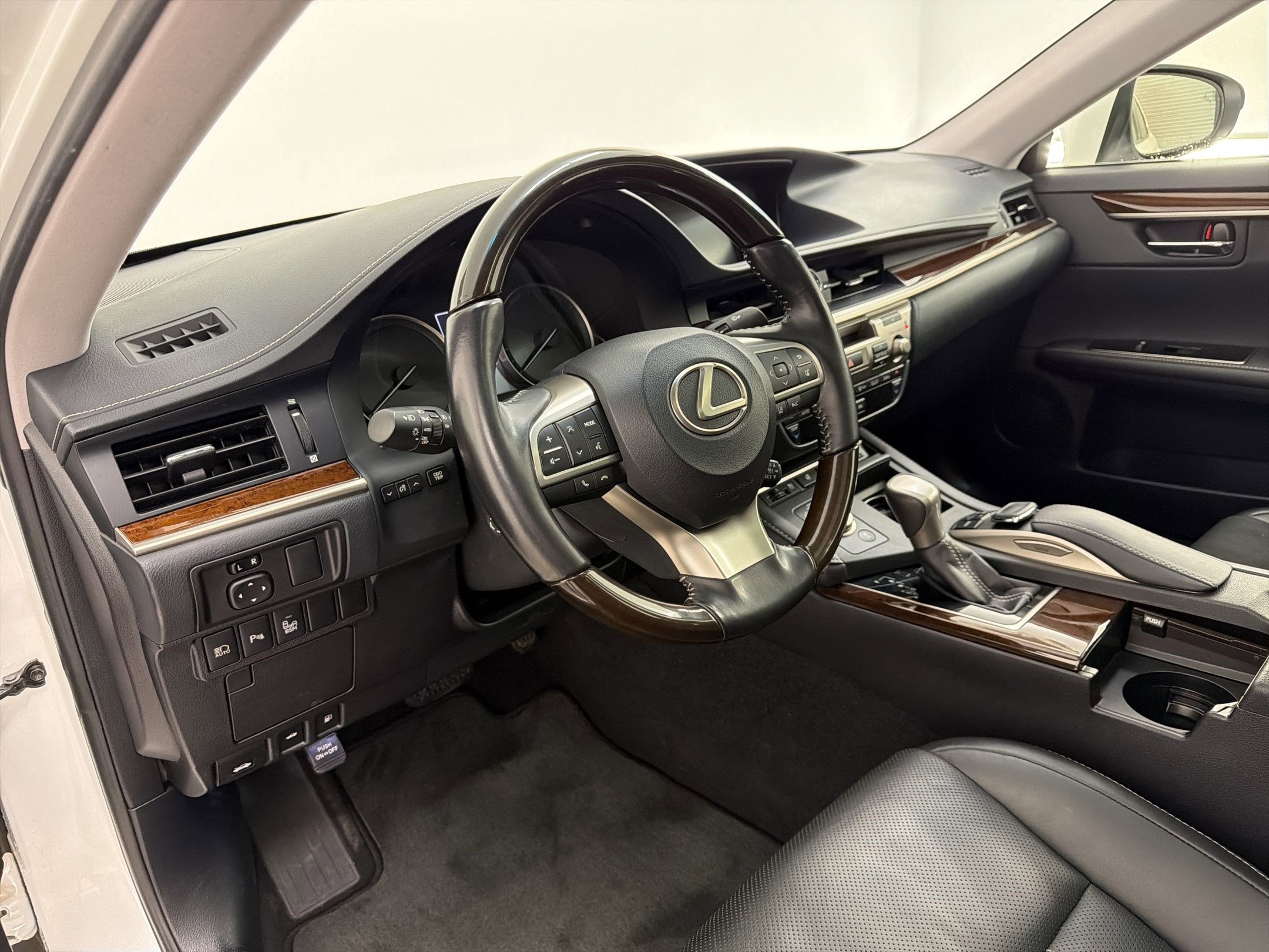 Used 2017 Lexus ES 350 FWD image 4