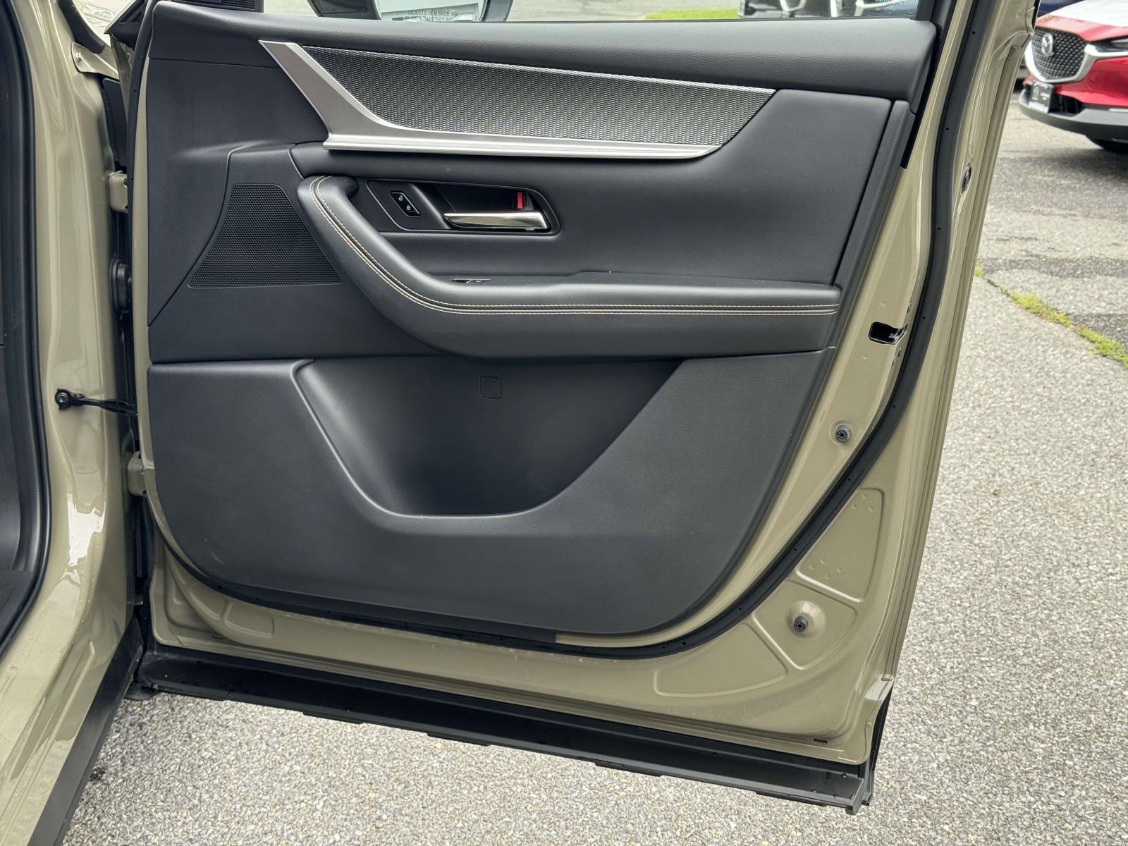 Used 2025 MAZDA CX-70 Plug-In Hybrid w/ Premium Plus image 10