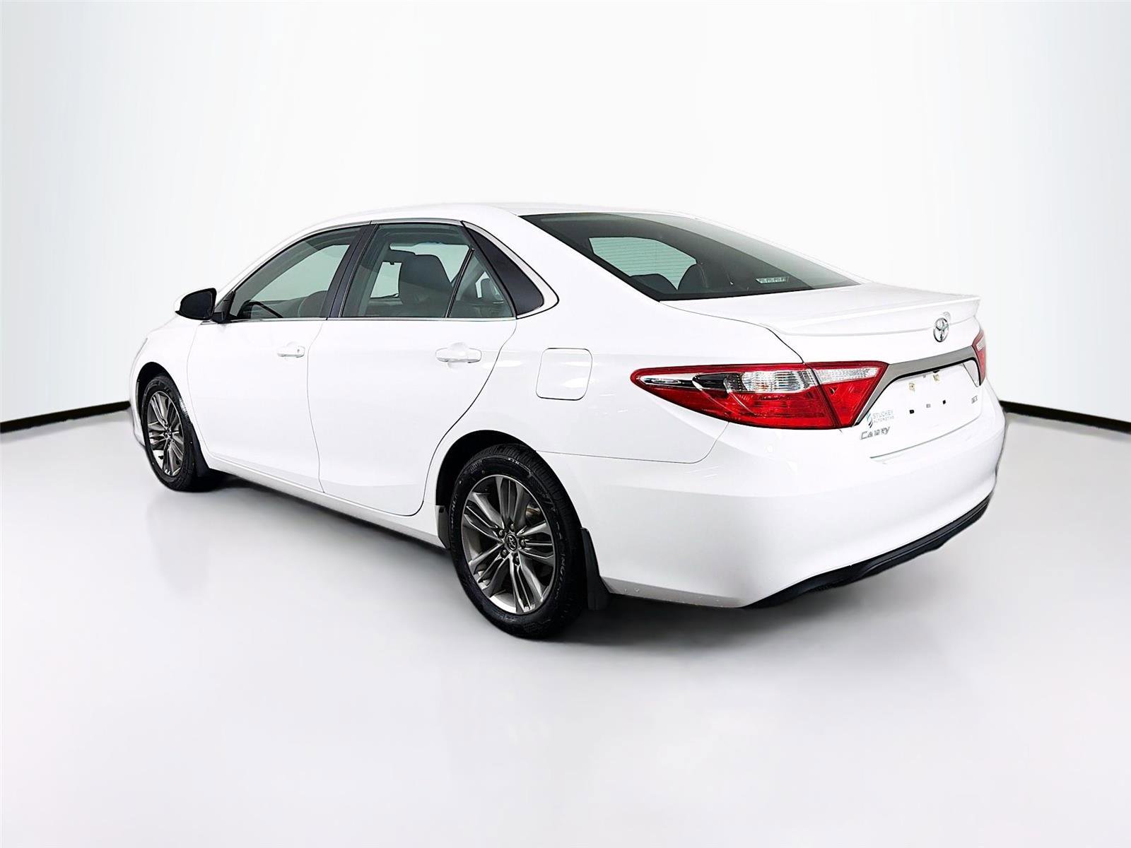 Used 2016 Toyota Camry SE FWD image 5